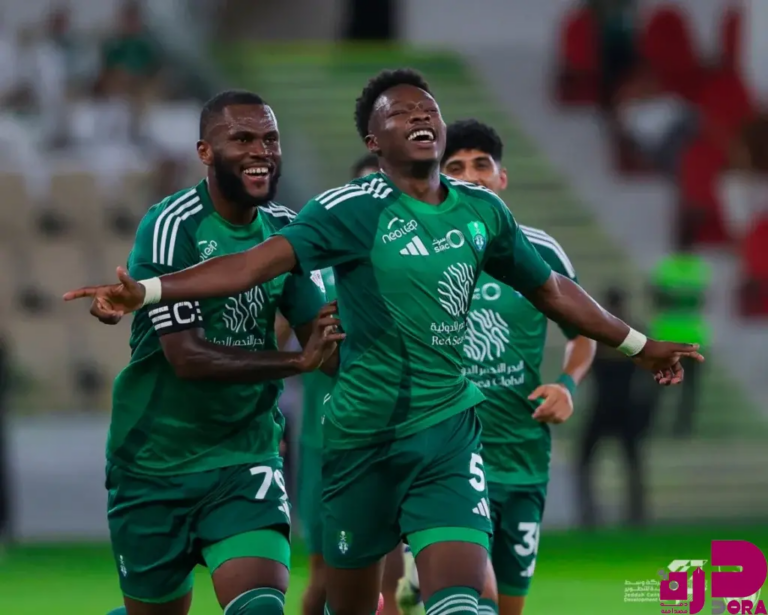 الأهلي يفوز على التعاون بثنائية في دوري روشن للمحترفين