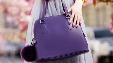 ألوان حقائب تُبرز إطلالتكِ في صيف 2025