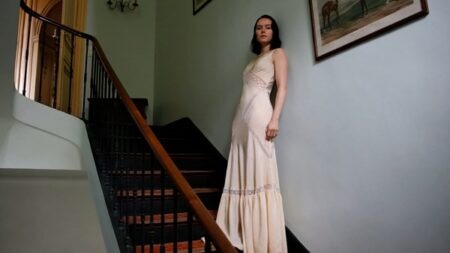 «Miu Miu Upcycled» من كاثرين مارتن.. قصة إبداع مستدام ورؤية فنية «Miu Miu Upcycled» من كاثرين مارتن.. قصة إبداع مستدام ورؤية فنية