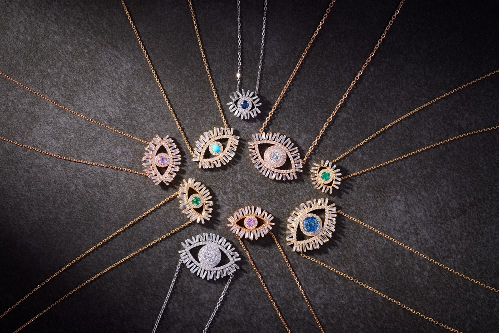 سوزان كالان: أصمم المجوهرات كما يرسم الفنان لوحاته.. بالعاطفة والألوان