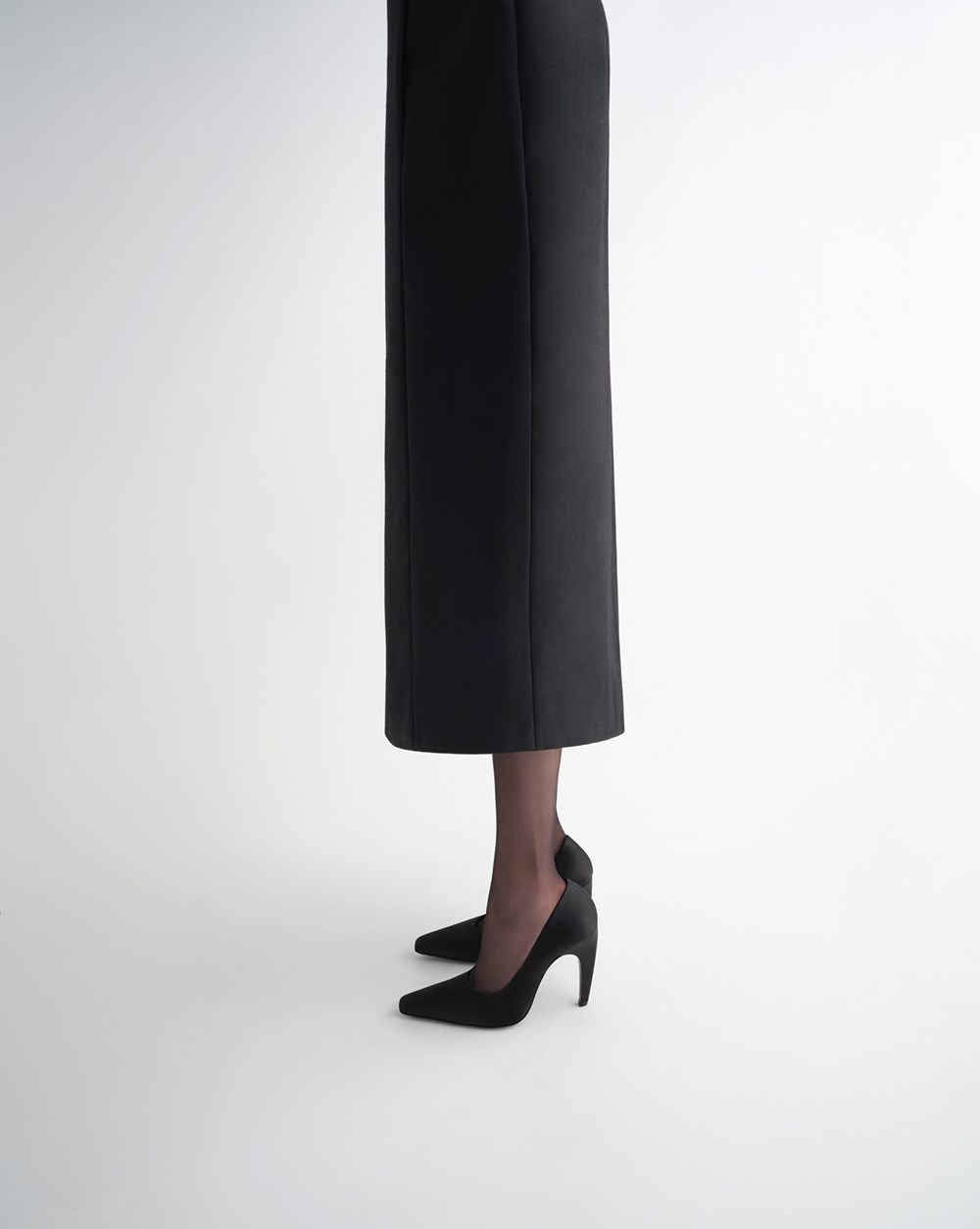 «Jude».. علامة أحذية سحرت النجمات بتصاميمها الفريدة