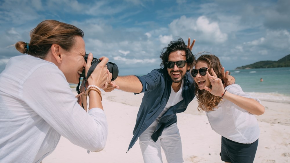 مُصوّر زفافكِ.. كيف تختارين أسلوباً يحكي قصتكِ بأبهى صورة؟