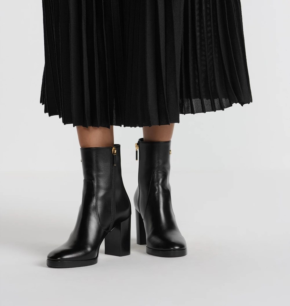 أحذية ضرورية في خزانتك.. من الكعب الكلاسيكي إلى البوت العصري