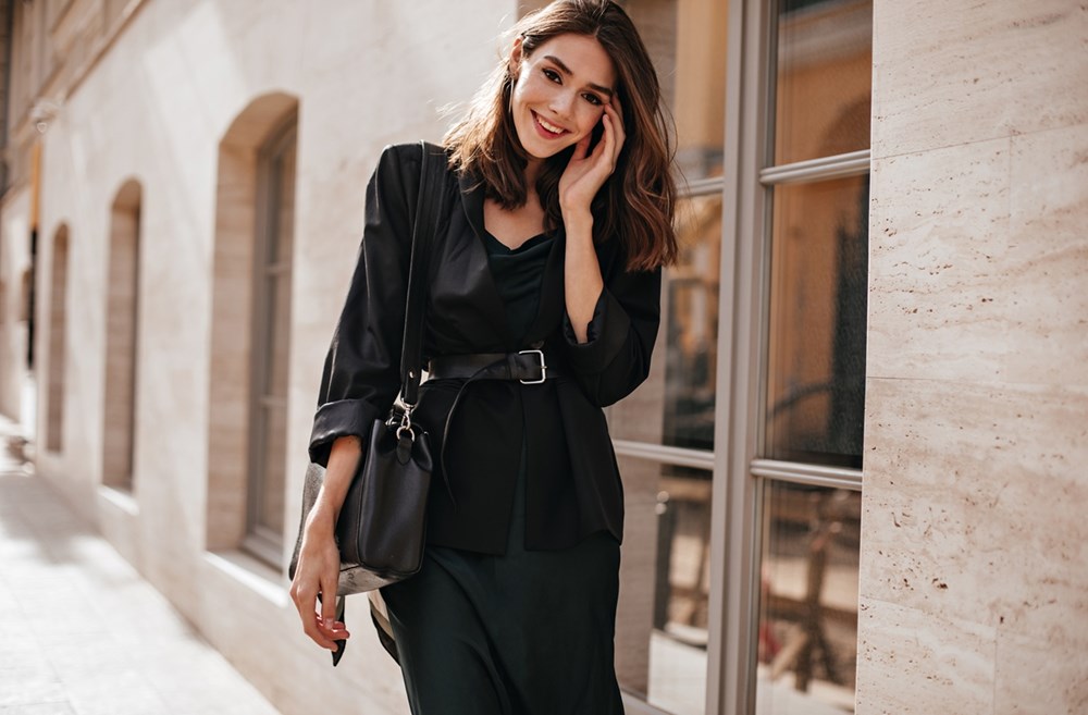 ألوان في خزانتكِ قولي لها: «وداعًا».. في صيف 2025