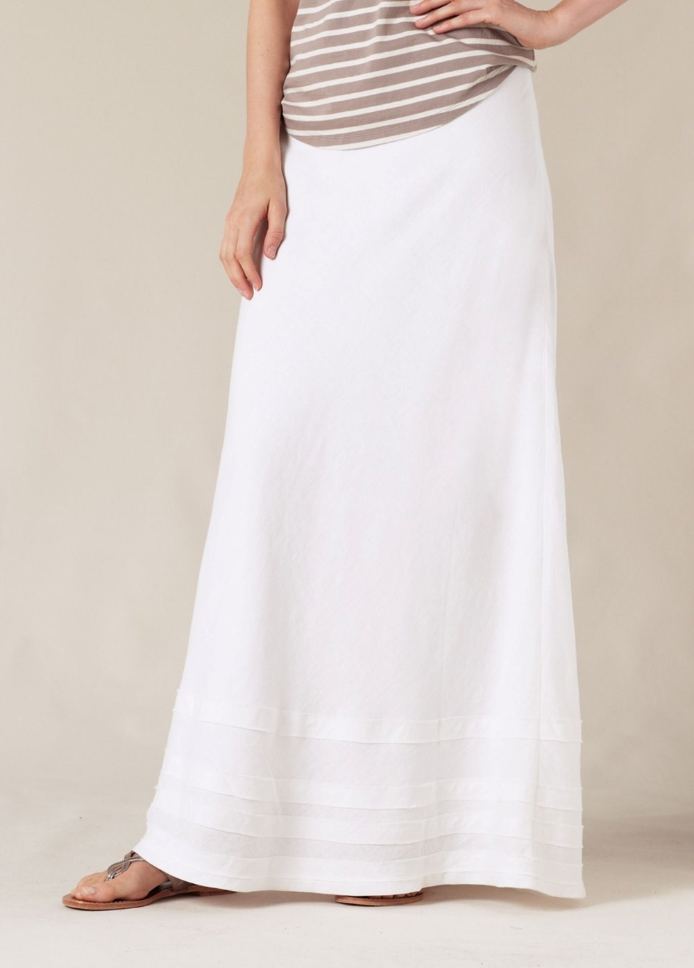 التنورة الماكسي تتربع على عرش الموضة.. إليكِ أجمل التصاميم