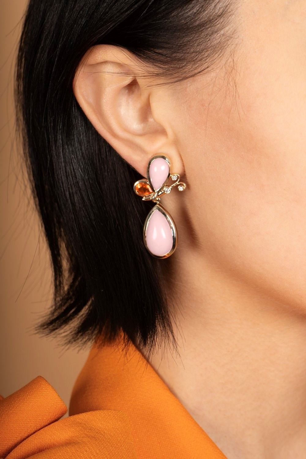 مجوهرات التسعينيات تعود لتزين إطلالة المرأة العصرية