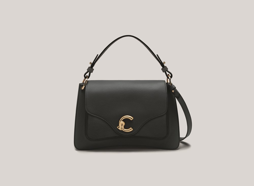 إيمانويل مازيوتا: العملية جوهر تصاميم «Coccinelle»