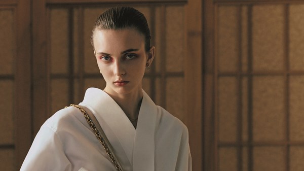 حوار أنيق بين الشرق والغرب حوار أنيق بين الشرق والغرب