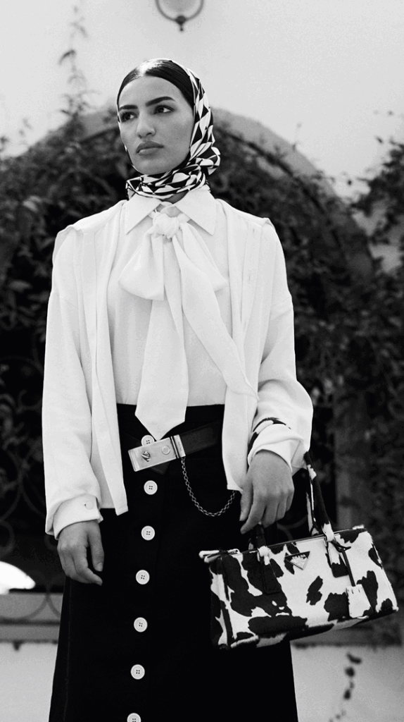 نورة القبيسي تتزين بإبداعات Prada