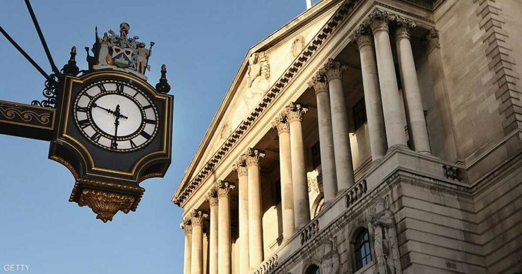 بنك إنجلترا يثبت الفائدة متماشيا مع التوقعات