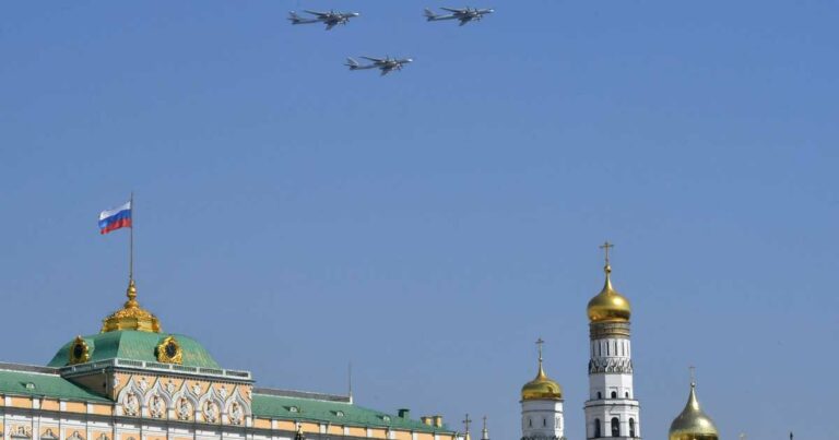 عملية "واسعة النطاق".. أوكرانيا تستهدف طائرات عسكرية روسية