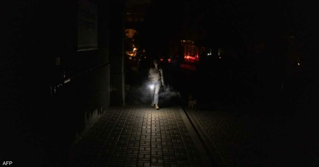 هجمات أوكرانية تقطع الكهرباء عن مناطق تحت سيطرة روسيا