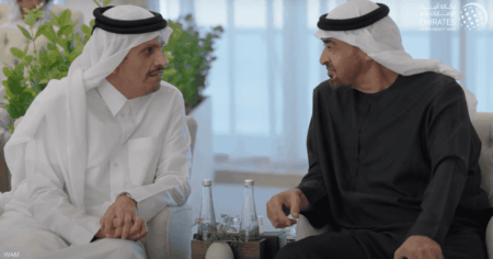 رئيس دولة الإمارات يستقبل رئيس مجلس الوزراء القطري