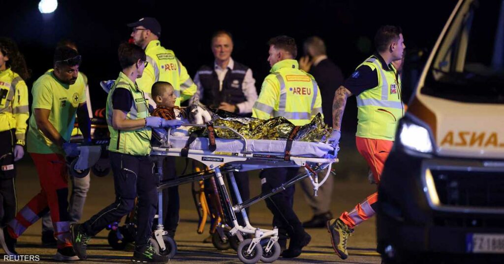 بعد فاجعة آل النجار في غزة.. "الناجي الوحيد" يصل إلى إيطاليا