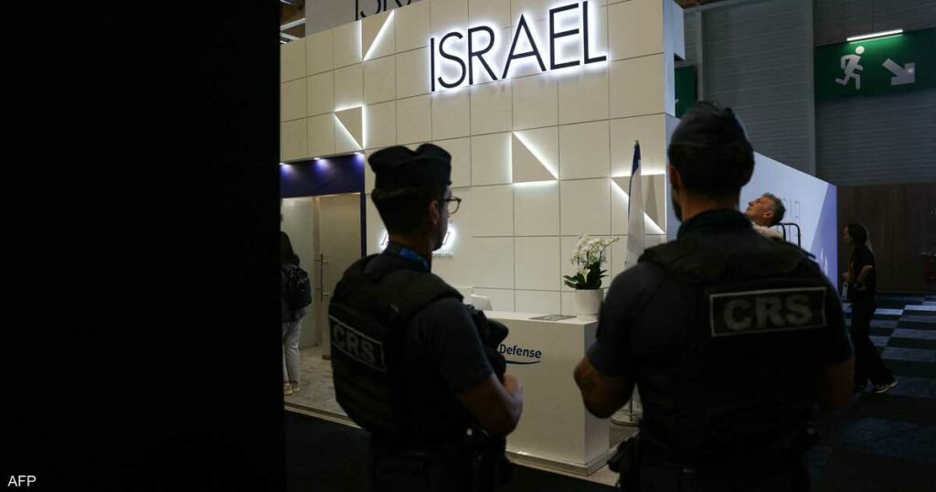 بسبب قنابل وأسلحة هجومية.. إغلاق جناح إسرائيل بـ"معرض باريس"