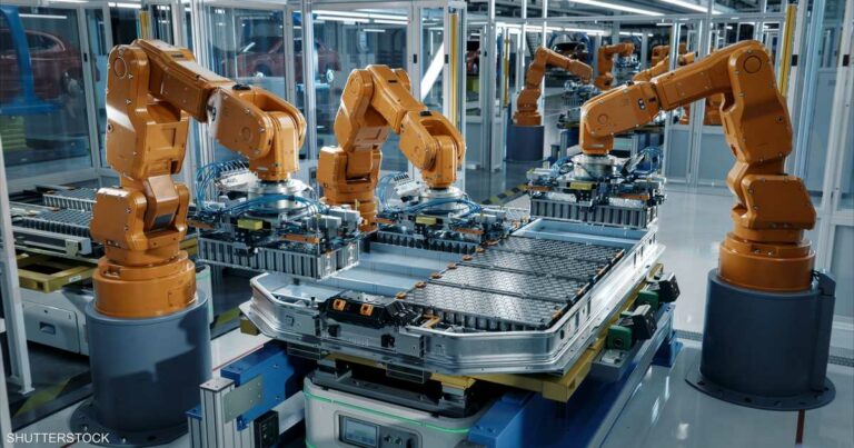 دراسة تحذر: أوروبا تخاطر بخسارة سباق إنتاج البطاريات نهائيا