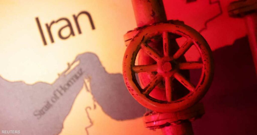 غولدمان ساكس: إغلاق مضيق هرمز قد يرفع النفط إلى 110 دولارات