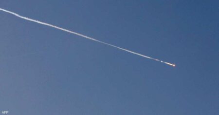 فيديو.. لحظة سقوط صاروخ إيراني في بئر السبع