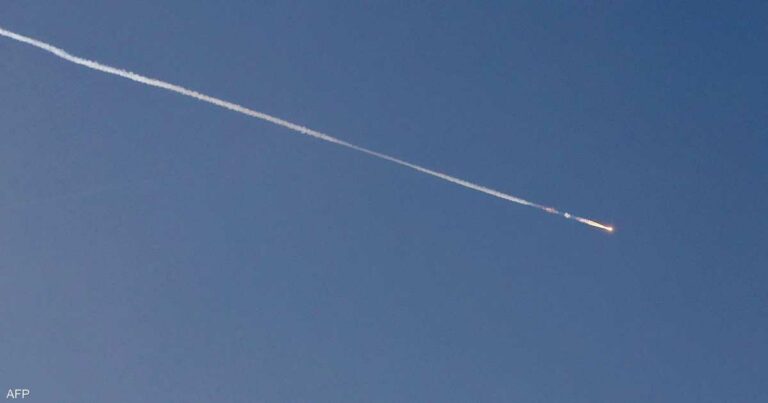 فيديو.. لحظة سقوط صاروخ إيراني في بئر السبع