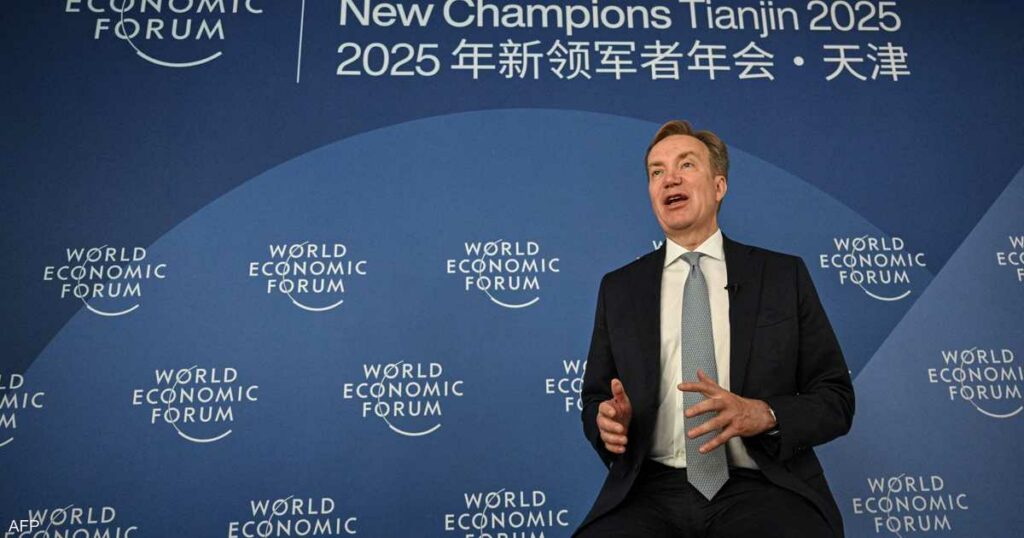 رئيس WEF: الوضع الجيوسياسي الحالي هو "الأكثر تعقيدا" منذ عقو