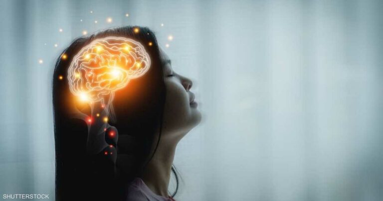 علماء يؤكدون: العقل البشري يولد ضوءً خافتا أثناء التفكير