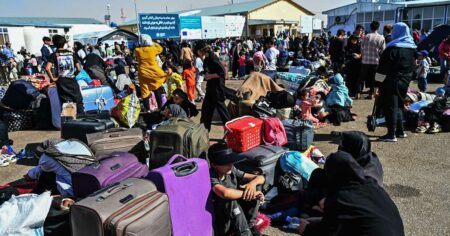 إيران رحلت عددا ضخما من الأفغان خلال شهر الحرب مع إسرائيل