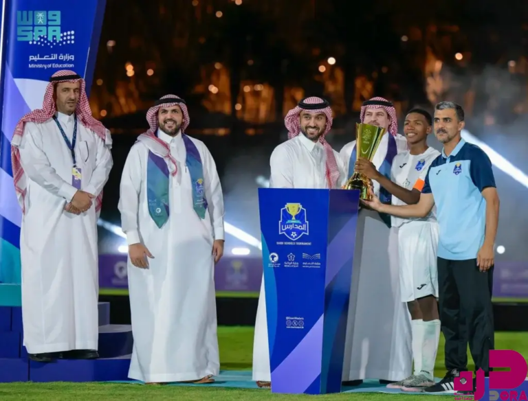 وزير الرياضة يشهد ختام دوري المدارس لكرة القدم بنسخته الخامسة