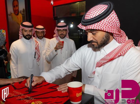 وزير الرياضة يزور مرافق وأكاديمية وملاعب السيدات في نادي القادسية