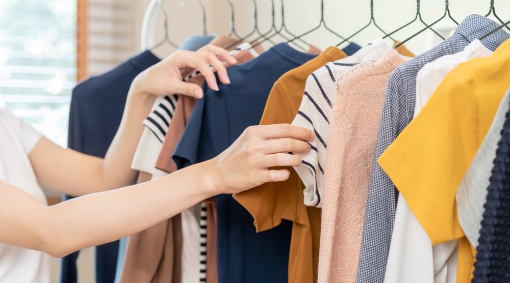 كيف تختارين إطلالة العيد المناسبة لكِ؟.. دليلكِ لتنسيق الألوان