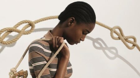 مجموعة «أيام صيف 2025» من «Prada» قصيدة من التناقضات العفوية