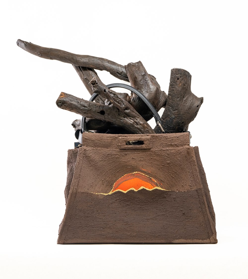 حقيبة «وانغيتشي موتو × فندي بيكابو».. تحفة فنية تُعيد تعريف الفن والأناقة