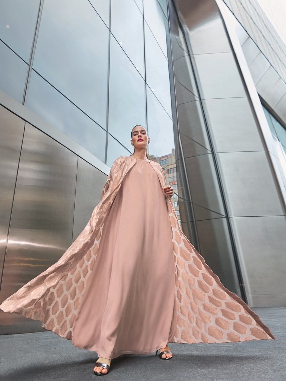 ديما عياد: أقدم تصاميم تُمكّن كل امرأة