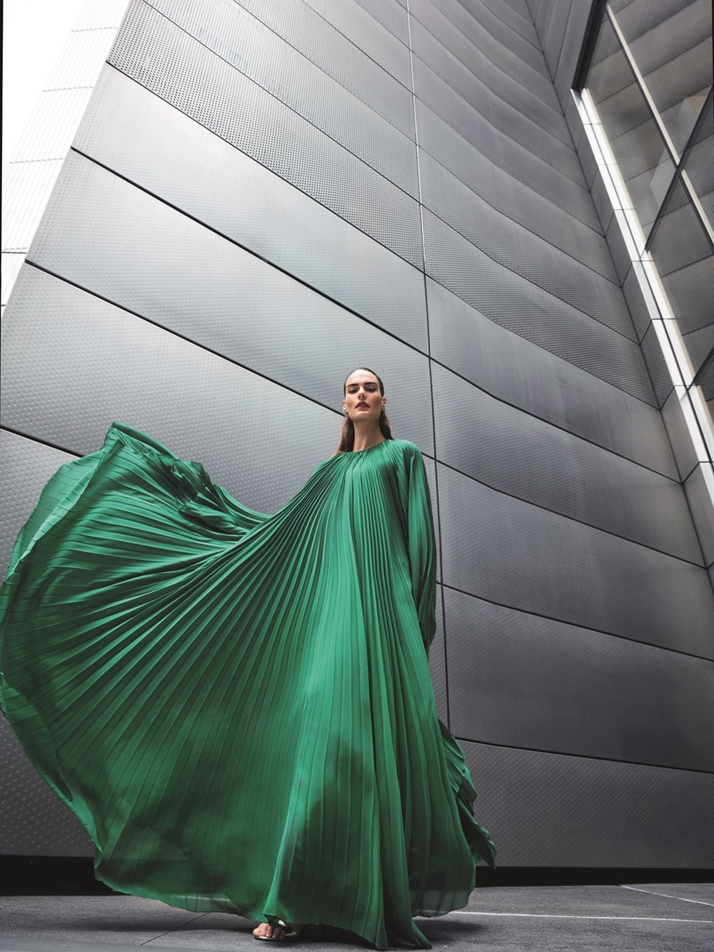 ديما عياد: أقدم تصاميم تُمكّن كل امرأة