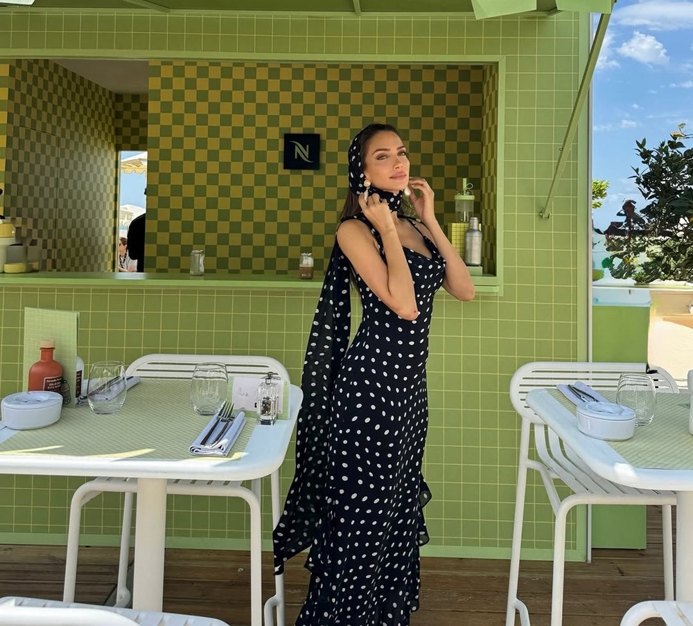 من وحي النجمات.. إليكِ فساتين صيفية مفعمة بالحيوية