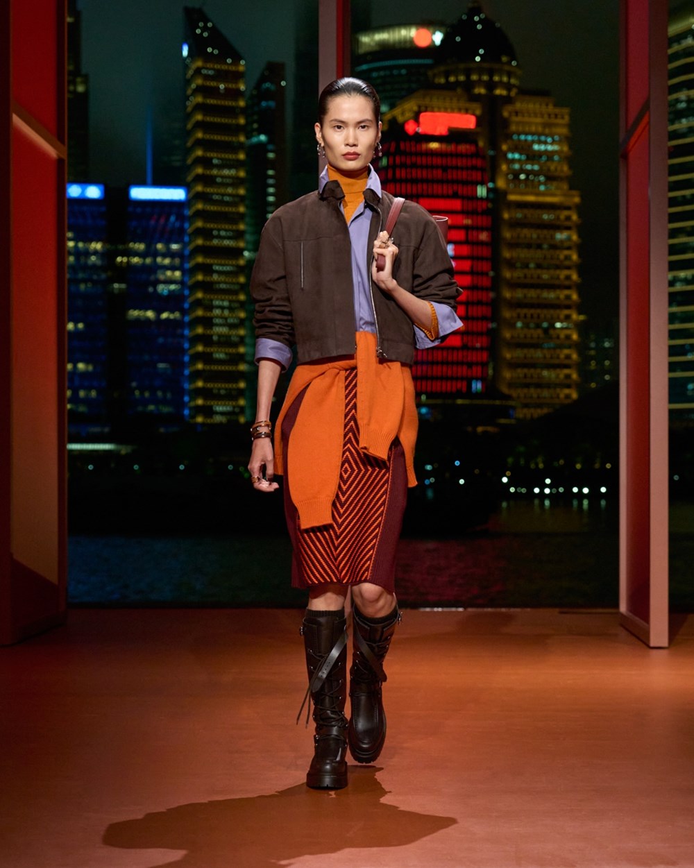 Hermès تروي فصلاً جديداً من مجموعتها لخريف وشتاء 2025 في شنغهاي