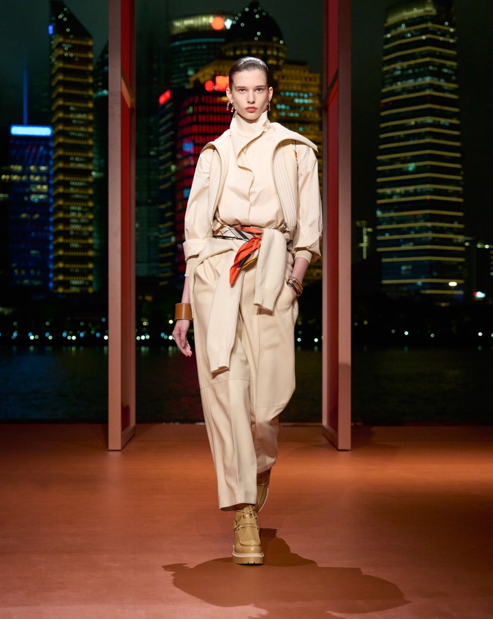 Hermès تروي فصلاً جديداً من مجموعتها لخريف وشتاء 2025 في شنغهاي