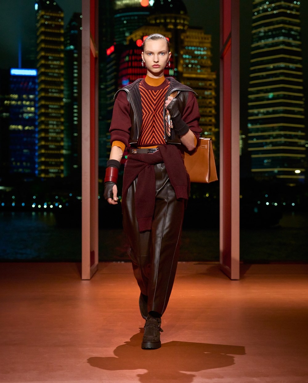 Hermès تروي فصلاً جديداً من مجموعتها لخريف وشتاء 2025 في شنغهاي