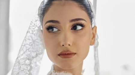 النجمات الشابات يخترن لمسات المكياج الناعمة في زفافهن