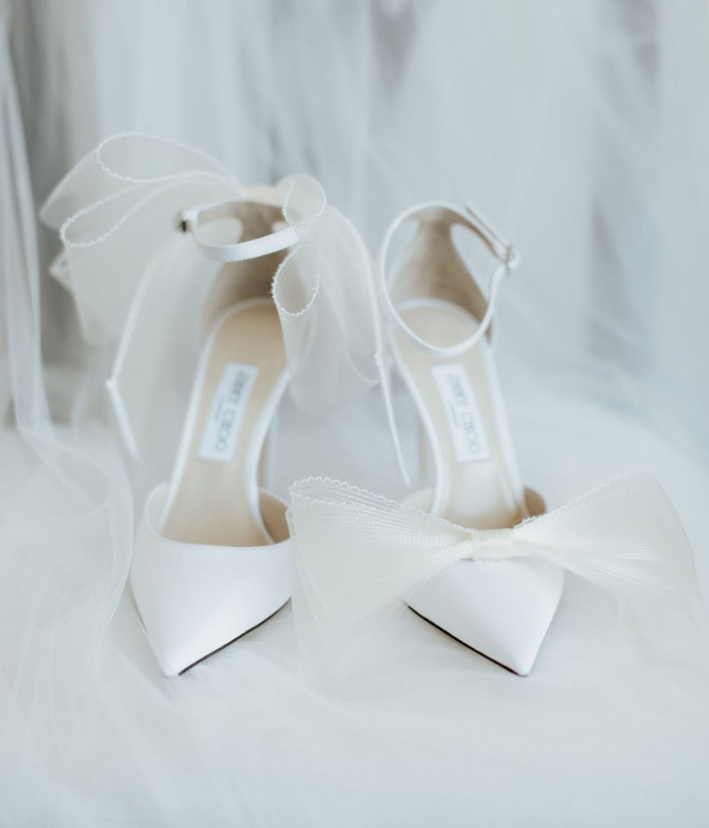 الحذاء المزيّن بالفيونكات.. أناقة خالدة في عالم الموضة