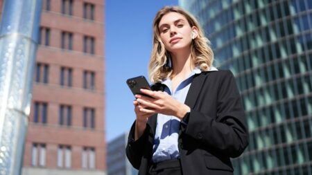 كيف تعبّر ملابسكِ عن لغة النجاح في مقابلة العمل؟