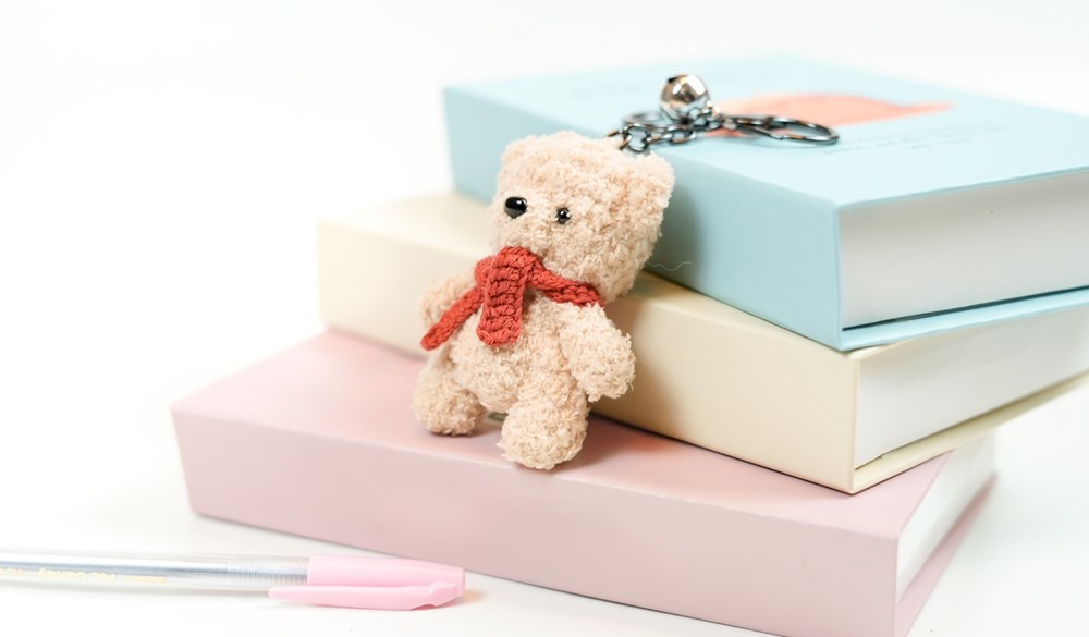 من ألعاب مُجمعة إلى إكسسوارات لأفخم الحقائب.. هوس جديد في عالم الموضة