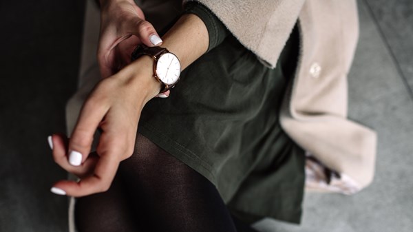 ساعات جلد راقية لإطلالة عملية وأنيقة في صيف 2025 ساعات جلد راقية لإطلالة عملية وأنيقة في صيف 2025