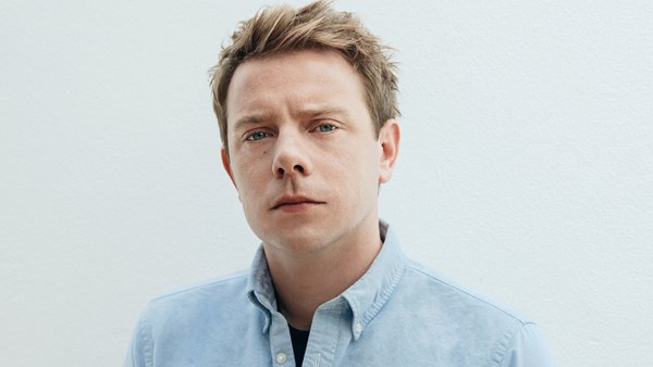 جوناثان أندرسون يتولى الإدارة الإبداعية لأزياء «ديور» النسائية جوناثان أندرسون يتولى الإدارة الإبداعية لأزياء «ديور» النسائية