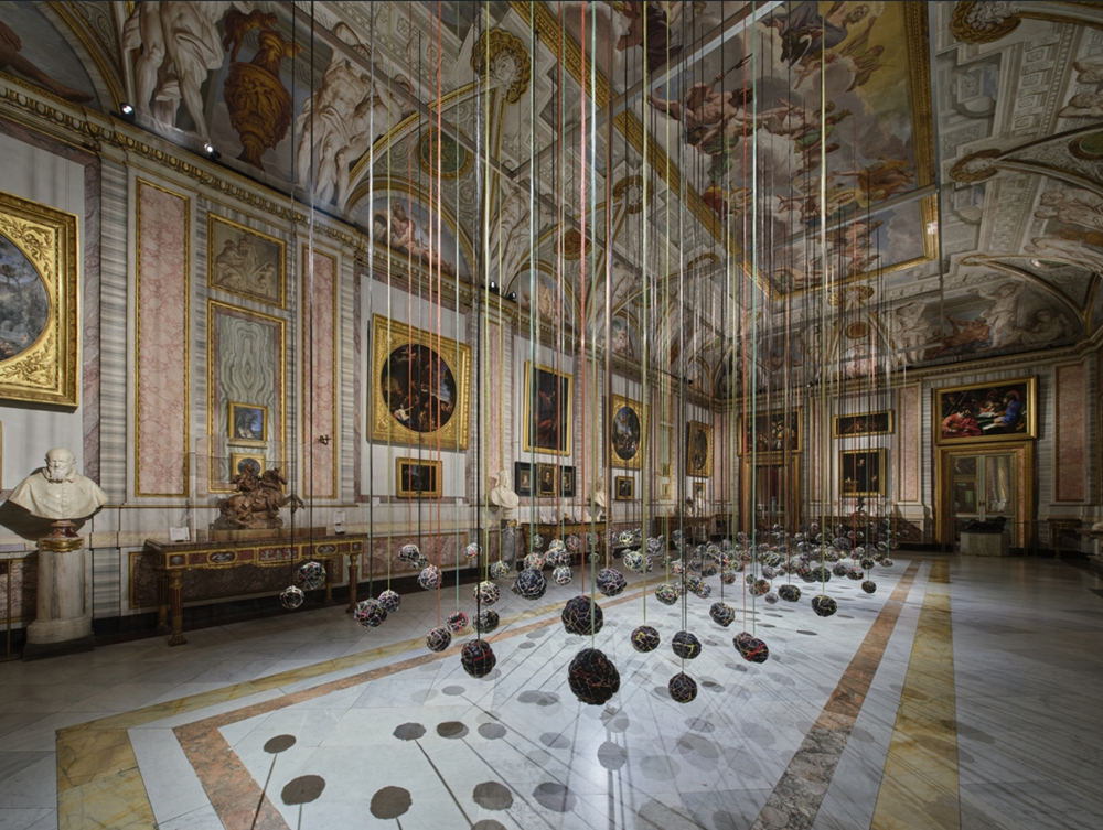 حقيبة «وانغيتشي موتو × فندي بيكابو».. تحفة فنية تُعيد تعريف الفن والأناقة