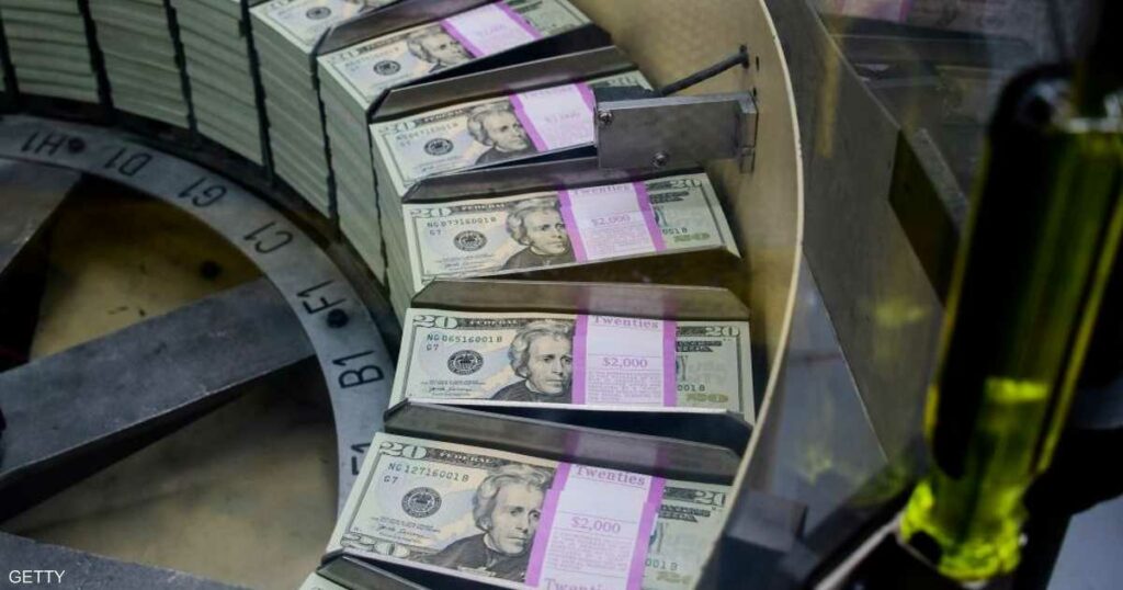 استقلالية الفيدرالي على المحك والدولار يدفع الثمن