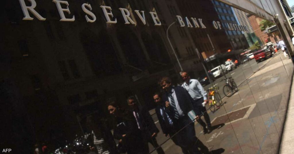 بنك أستراليا يفاجئ الأسواق بقرار تثبيت الفائدة