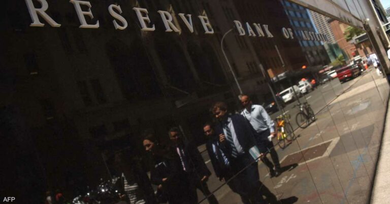 بنك أستراليا يفاجئ الأسواق بقرار تثبيت الفائدة