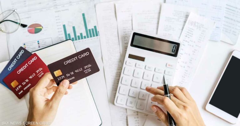 توقّف عن تكرارها… 9 أخطاء مالية قد تُسقطك في الديون