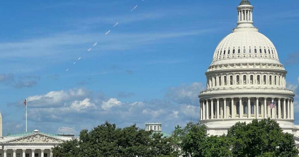 ترامب ينتزع موافقة الكونغرس على مشروع قانون ضخم لخفض الضرائب