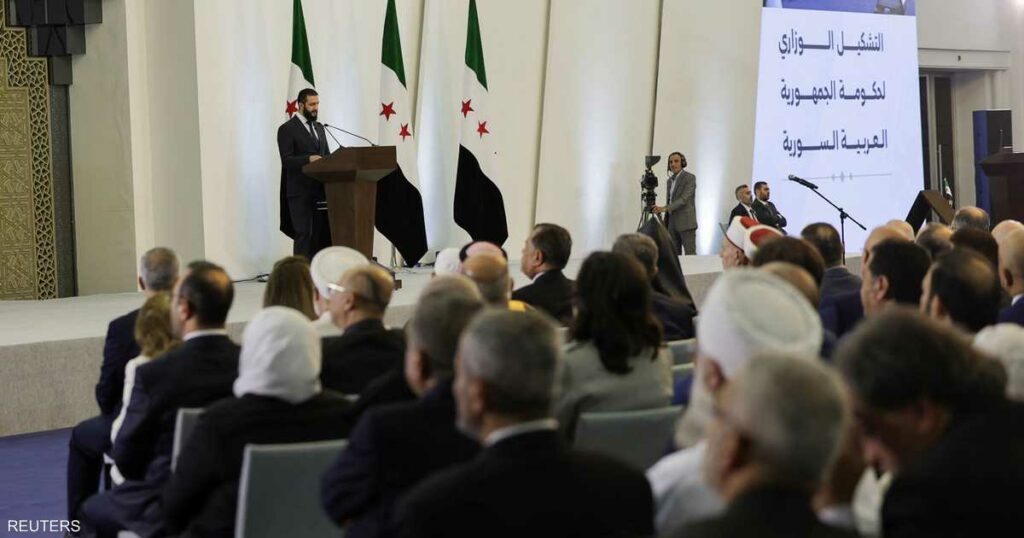 مصادر: شخصيات مقربة من الشرع تدرس تشكيل حكومة بتمثيل أوسع